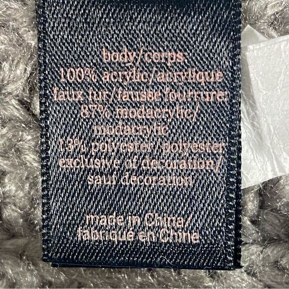 Victoria's Secret Winter Angel Beanie with Glitter Heart Patch Gray Pom Pom - Picture 6 of 6